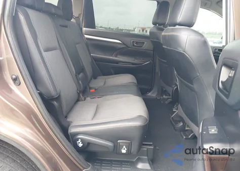 2019 Toyota Highlander Le Plus z USA, uszkodzony, nr VIN 5TDZZRFH5KS349248